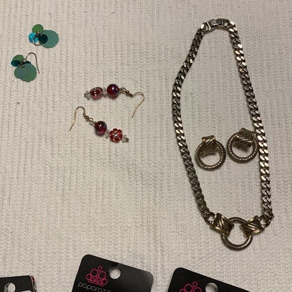 Bundle of 31 pair earrings plus one necklace.  Some are new and some are not - Picture 4 of 10